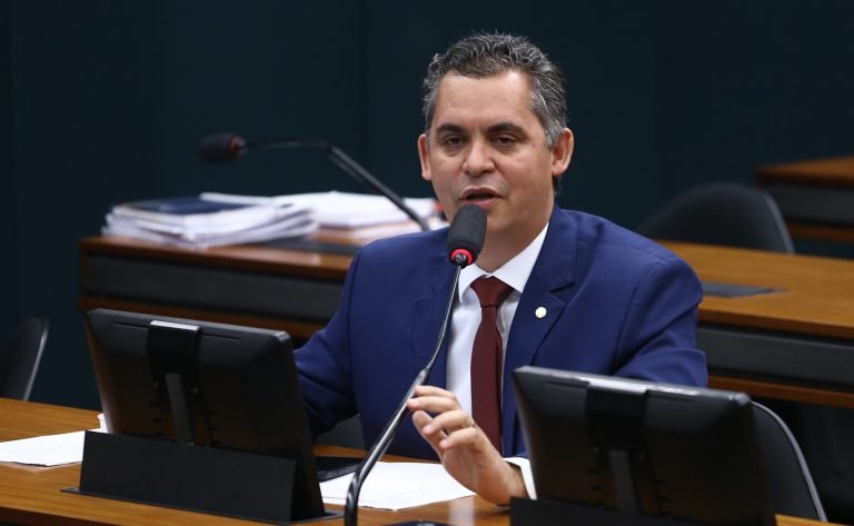 Comissão aprova exigência de aval da Defesa Civil para ligação de água e luz em área de risco – Notícias