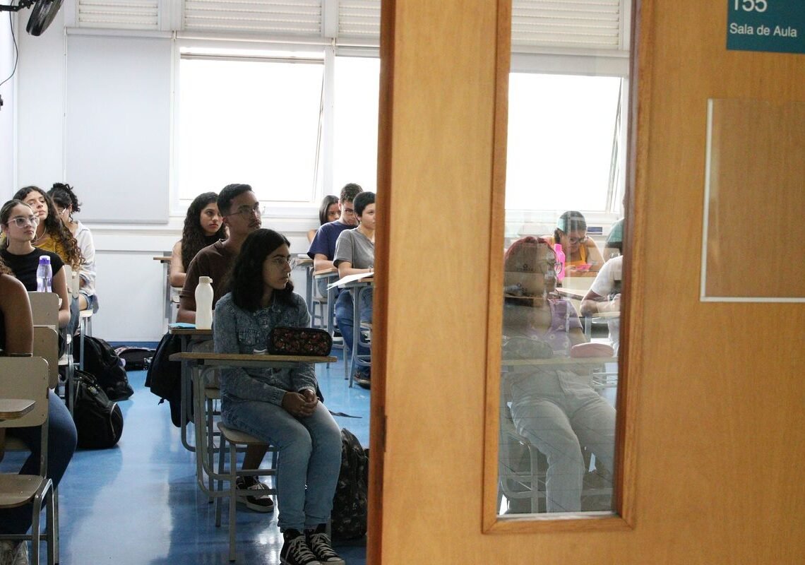 Fuvest divulga lista de aprovados e locais de provas para 2ª fase