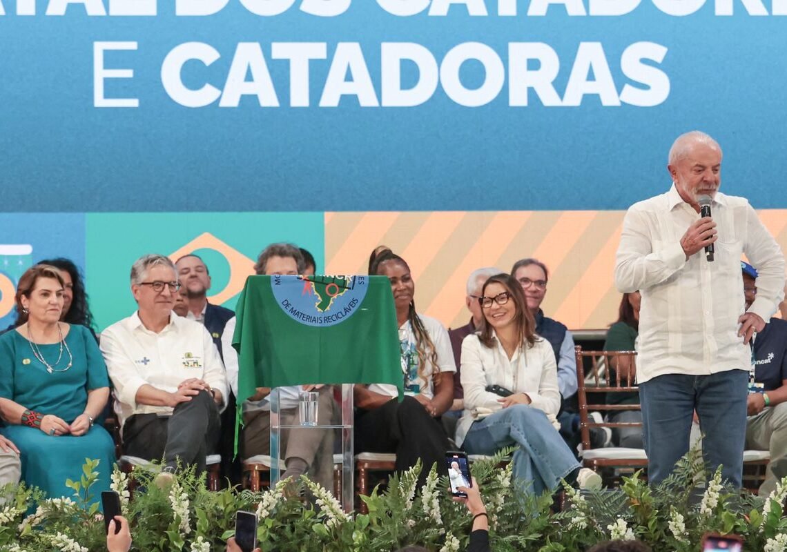 Lula defende que catadores tenham mais acesso à serviços públicos