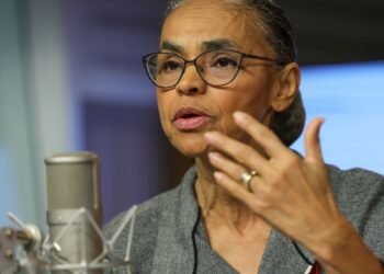 Marina Silva sofre fratura em vértebra lombar
