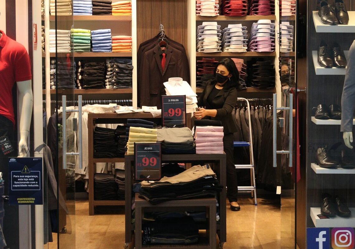 Entenda os direitos do consumidor para trocas de presentes de Natal