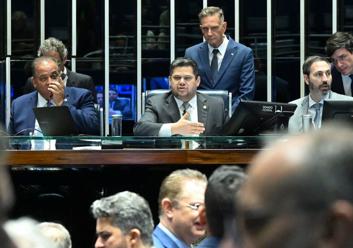 Senado aprova redução da pena de condenados pelo 8/1 e trama golpista