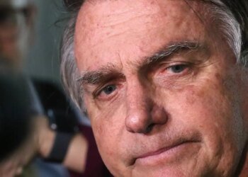 Bolsonaro é submetido à cirurgia para tratamento de hérnia bilateral