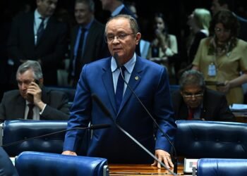 PEC que permite acúmulo de cargos por professores segue para promulgação — Senado Notícias