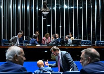 Adiada votação de projetos com doações do Exército para Uruguai e Paraguai — Senado Notícias