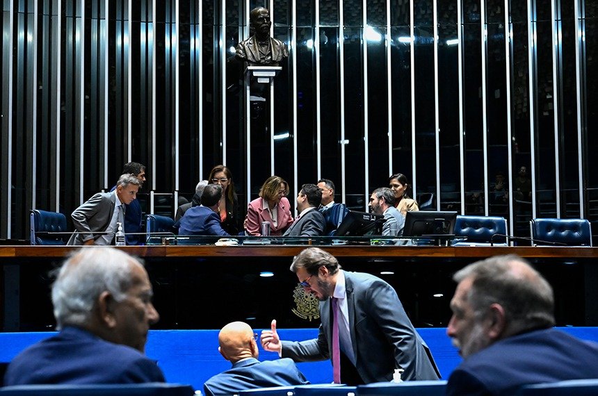 Adiada votação de projetos com doações do Exército para Uruguai e Paraguai — Senado Notícias