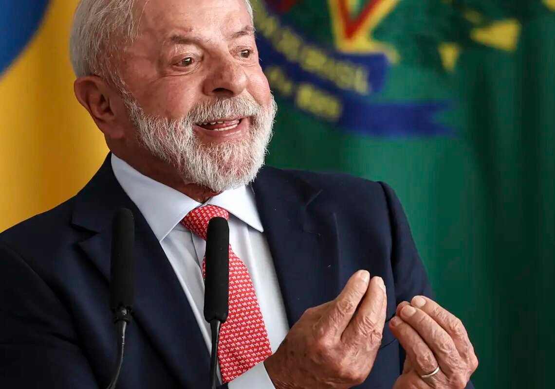 Lula: democracia é obra em construção e deve ser zelada e defendida