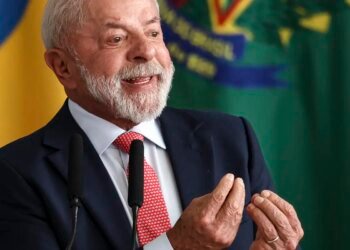 Lula: democracia é obra em construção e deve ser zelada e defendida
