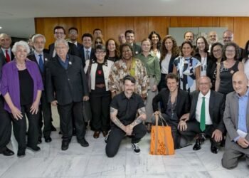 Governo debate combate ao antissemitismo com foco na educação