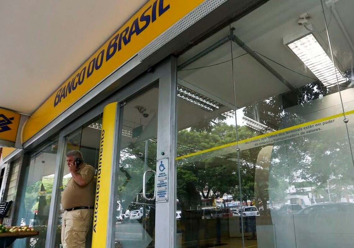 Bancos voltam a funcionar normalmente nesta sexta-feira