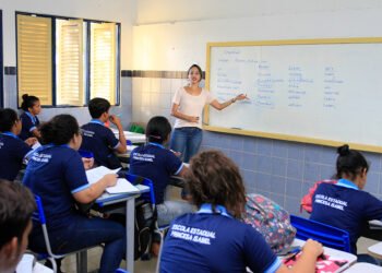 Medida provisória reajusta piso do magistério para R$ 5,1 mil em 2026 — Senado Notícias