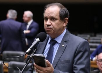 Comissão aprova projeto que proíbe privatização de praias e cobrança de pedágio em orlas – Notícias