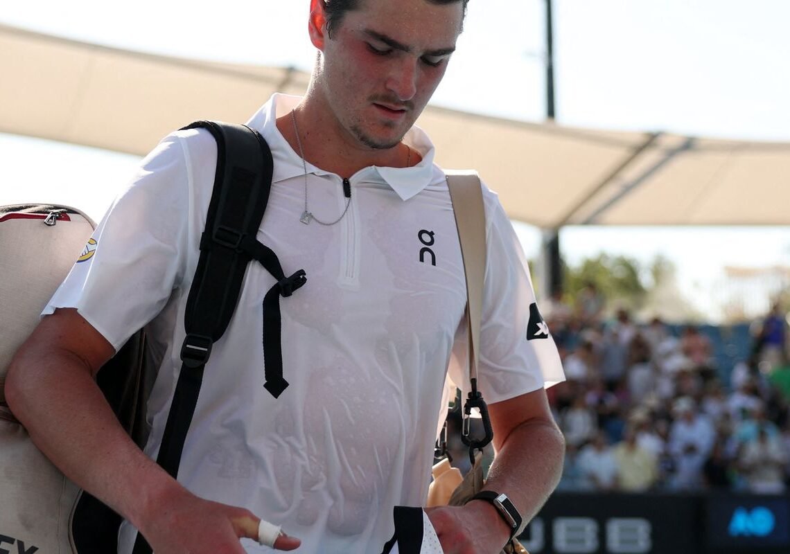 Fora de ritmo, João Fonseca cai na estreia do Aberto da Austrália