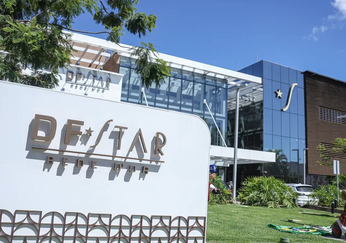 Bolsonaro recebe alta hospitalar e volta a cumprir pena na PF