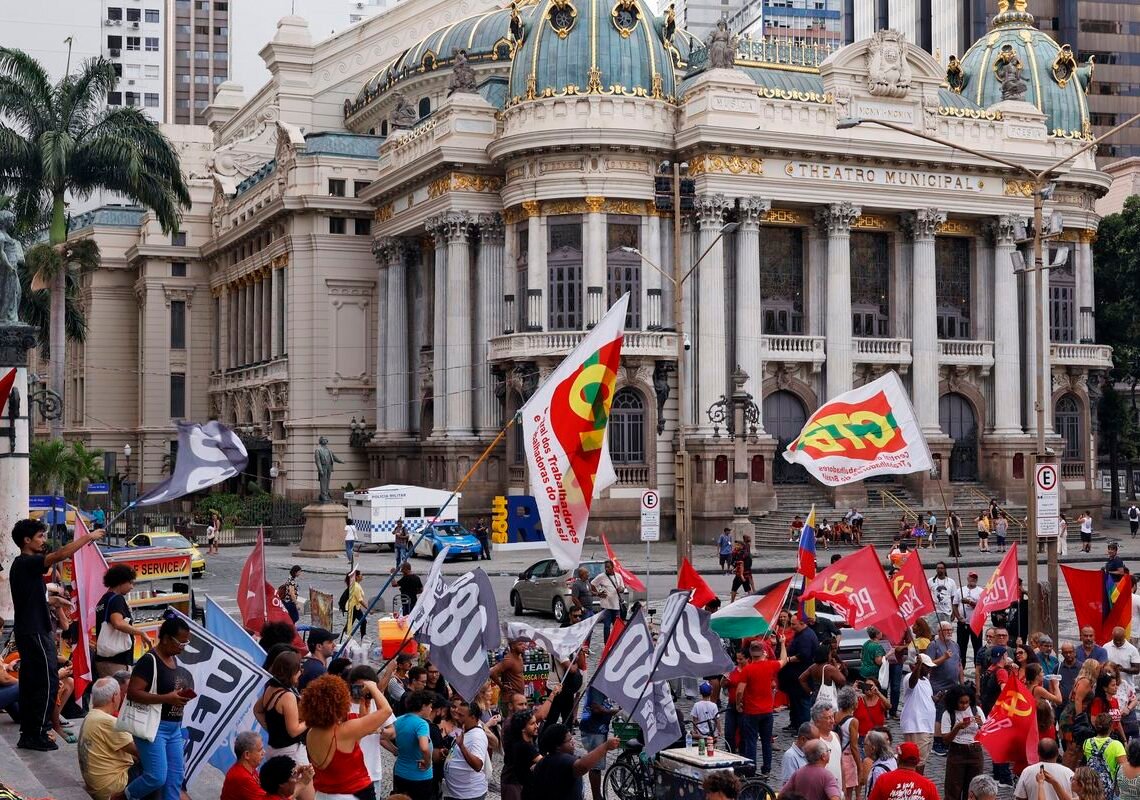 Manifestação no Rio lembra 8 de janeiro e rejeita anistia a golpistas