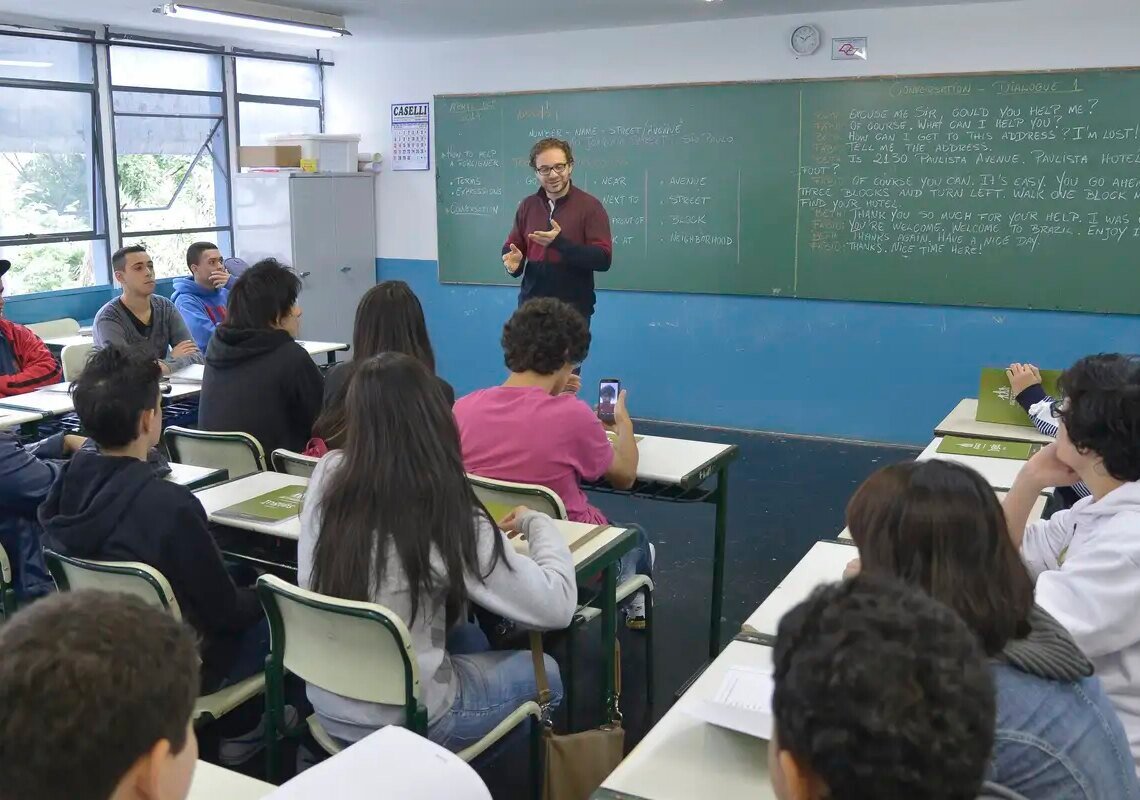Piso do magistério tem reajuste de 5,4% e vai a R$ 5,1 mil em 2026