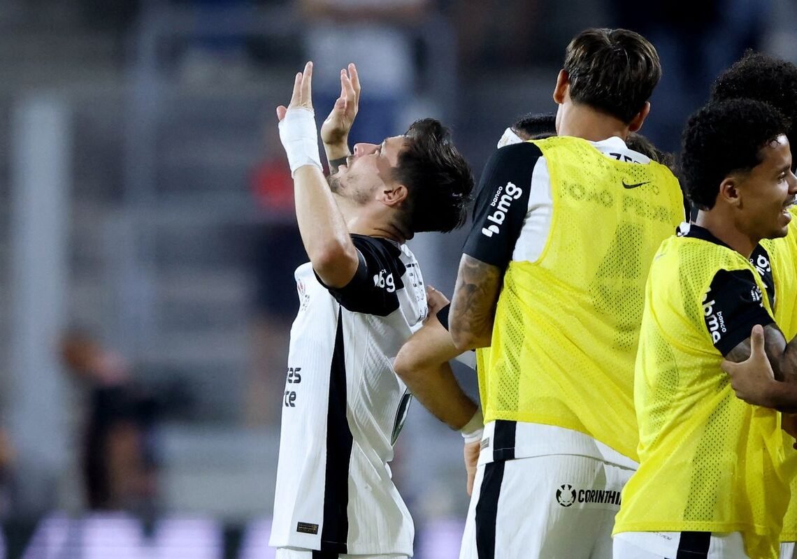 Corinthians é eficiente e derrota Athletico na Arena da Baixada
