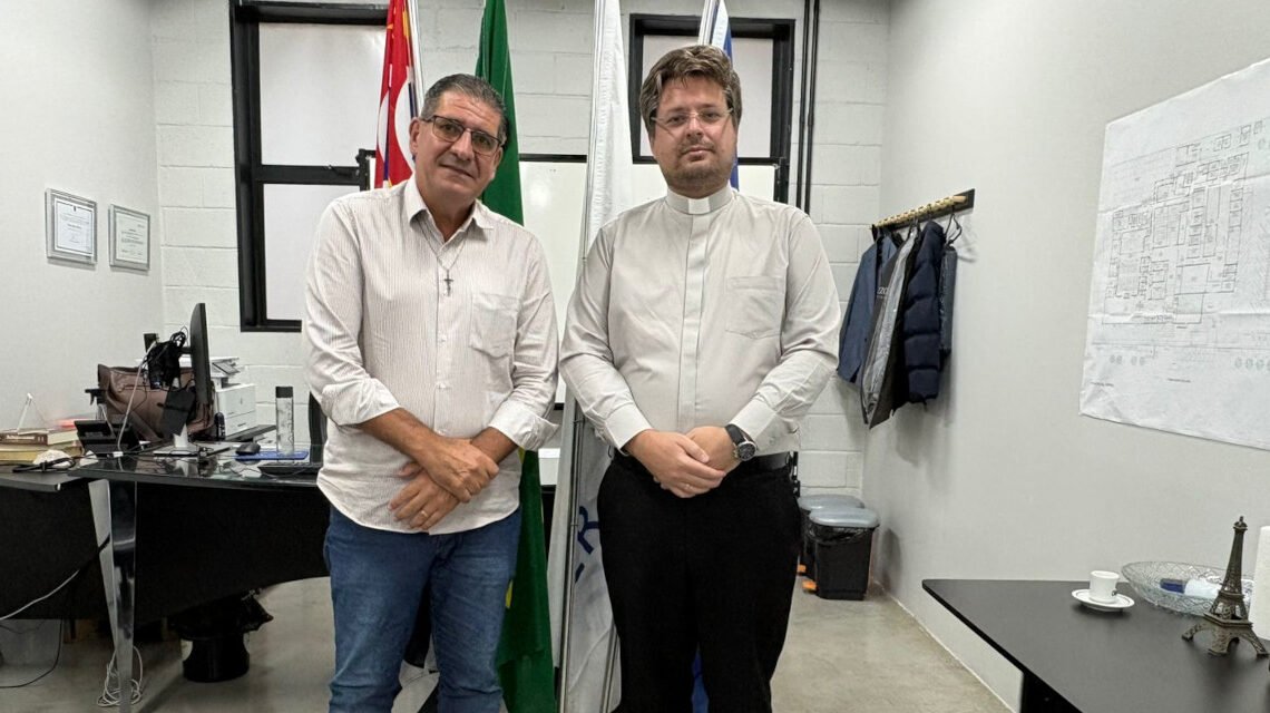 Helder do Táxi protocola requerimento sobre política habitacional em Limeira