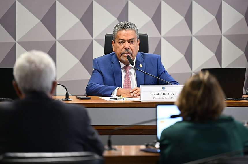 Comissão pode convocar ministros para esclarecer repasses a escolas de samba — Senado Notícias