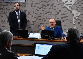 Projeto que susta a criação de comissões de soluções fundiárias passa na CRA — Senado Notícias