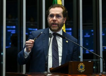 Plínio Valério destaca revogação de concessão de hidrovias amazônicas — Senado Notícias