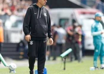 Técnico Lucas Piccinato é demitido da equipe feminina do Corinthians
