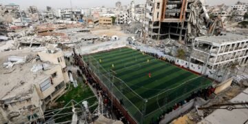 Futebol volta a campo de Gaza, em meio a perdas e ruínas da guerra