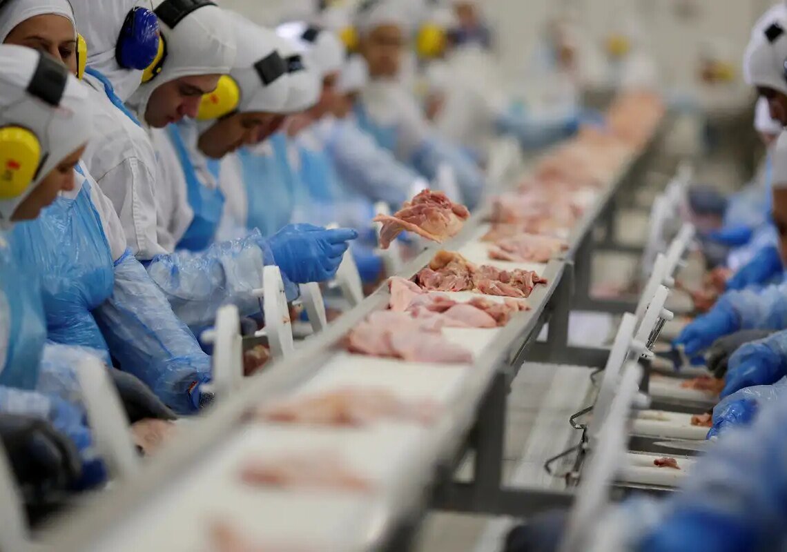 Confiança da indústria recua pelo 14º mês consecutivo