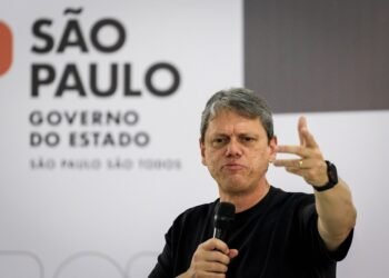 Tarcísio reúne comandantes da PM após denúncias de falta de itens básicos