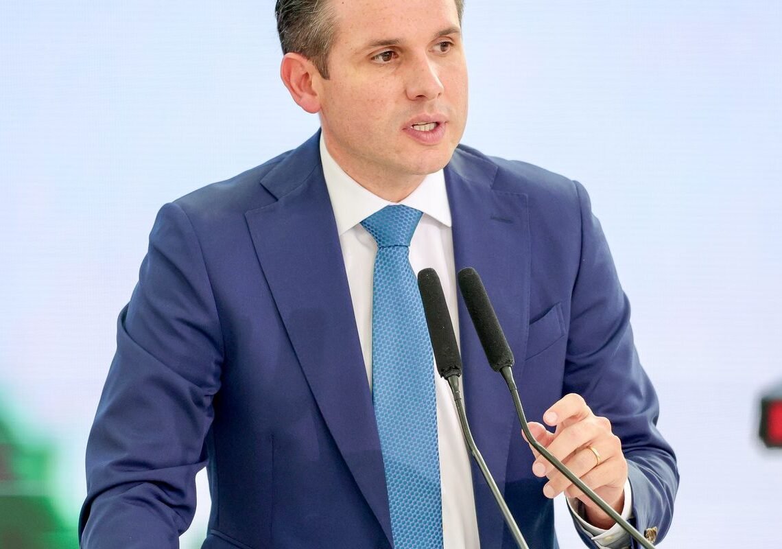 Fim da Escala 6×1 pode ser votado em maio, diz presidente da Câmara