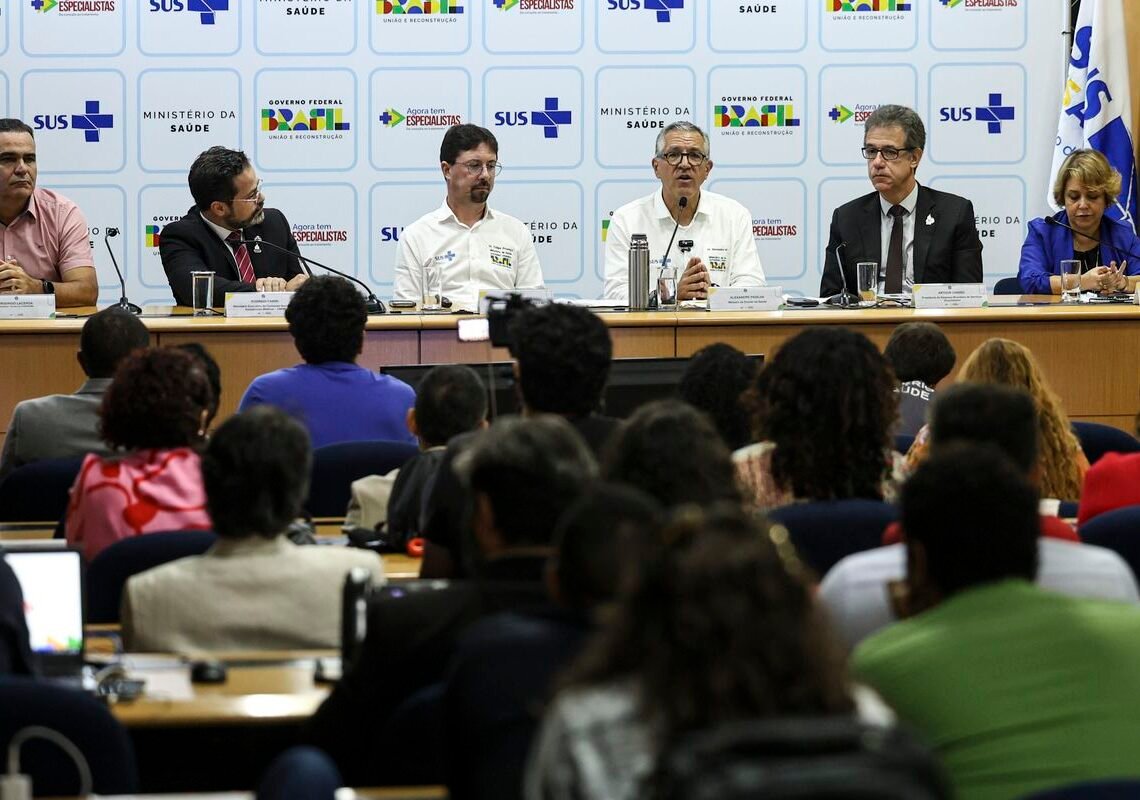 Saúde anuncia 3 mil vagas de residência e 900 para especialistas