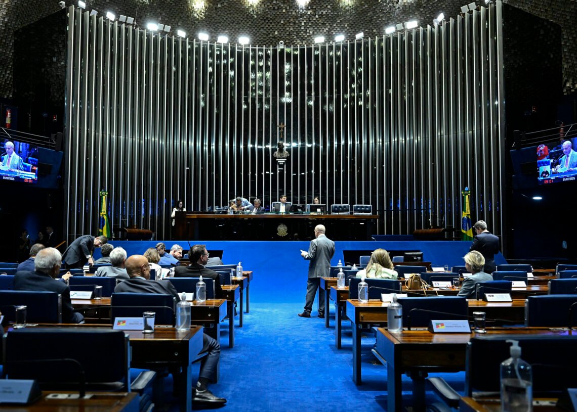 Plenário vota na terça PEC que garante locais de descanso para motoristas — Senado Notícias