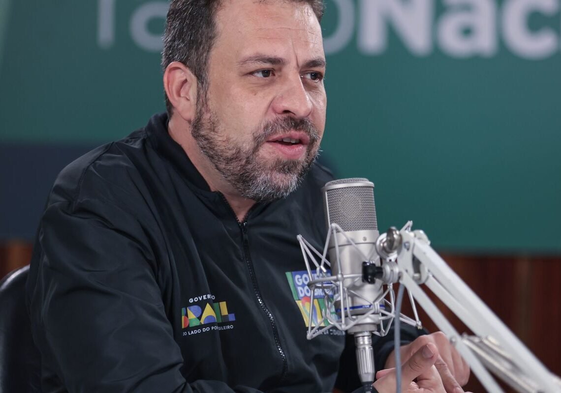 Acabar com a escala 6×1 é prioridade do governo, afirma Boulos