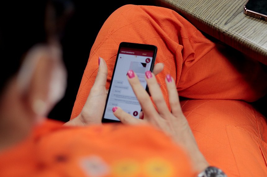 Primeiro projeto do Senado em 2026 cria botão do pânico virtual para mulheres — Senado Notícias